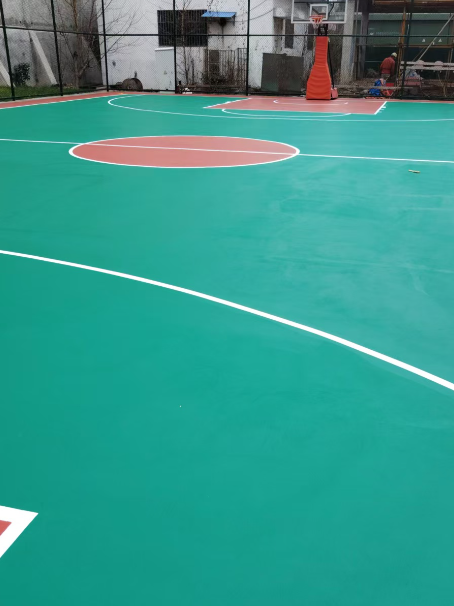 唐河 球场长期使用易出现地面开裂
